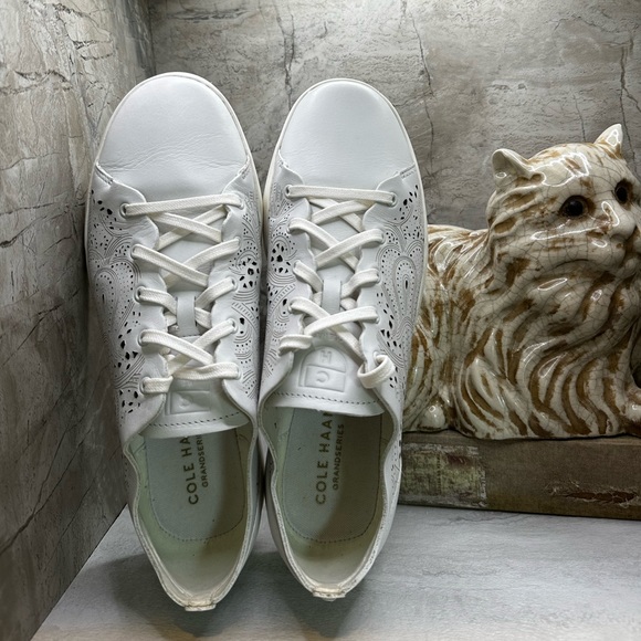 EUC Cole Haan GrandPro Laser Cut Leather Sneakers Size 9 - Picture 3 of 10